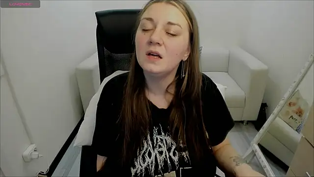 Snapshot of AlisaBacker chatting on January 29, 2025, 6:12 am AlisaBacker online show from January 29, 2025, 6:12 am