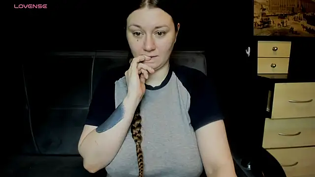 Snapshot of AlisaBacker chatting on May 15, 2026, 5:44 pm AlisaBacker online show from May 15, 2026, 5:44 pm