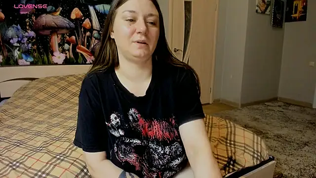 Snapshot of AlisaBacker chatting on October 8, 2025, 2:18 pm AlisaBacker online show from October 8, 2025, 2:18 pm