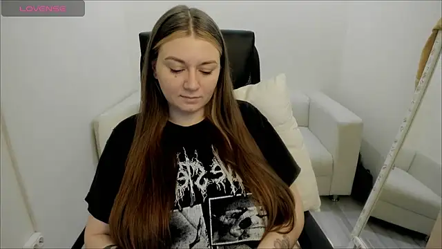 Snapshot of AlisaBacker chatting on January 8, 2025, 9:44 pm AlisaBacker online show from January 8, 2025, 9:44 pm