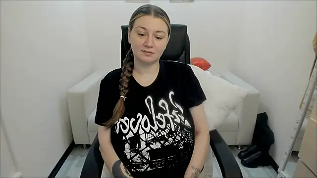 Snapshot of AlisaBacker chatting on February 24, 2025, 9:41 pm AlisaBacker online show from February 24, 2025, 9:41 pm