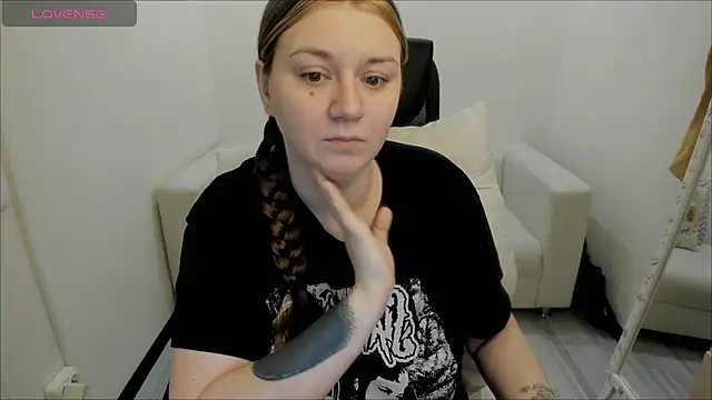 Snapshot of AlisaBacker chatting on January 3, 2025, 5:53 pm AlisaBacker online show from January 3, 2025, 5:53 pm