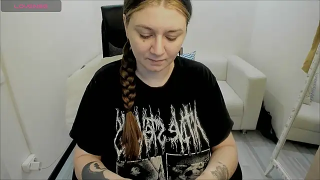 Snapshot of AlisaBacker chatting on January 3, 2025, 9:57 pm AlisaBacker online show from January 3, 2025, 9:57 pm