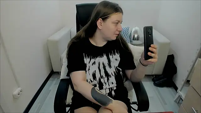 Snapshot of AlisaBacker chatting on February 14, 2025, 9:21 pm AlisaBacker online show from February 14, 2025, 9:21 pm