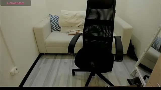 Snapshot of AlisaBacker chatting on January 17, 2025, 4:04 pm AlisaBacker online show from January 17, 2025, 4:04 pm