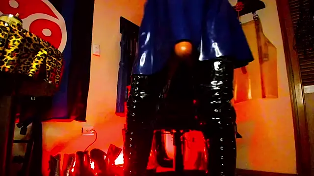 Snapshot of DominatrixBlue chatting on February 7, 2025, 6:34 pm DominatrixBlue online show from February 7, 2025, 6:34 pm