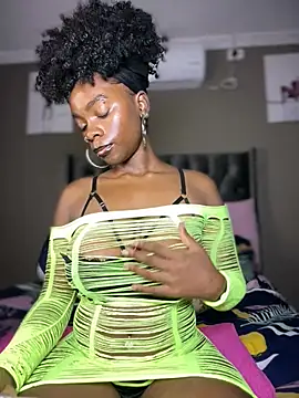 Candy-Heart online show from April 17, 2026, 10:56 pm