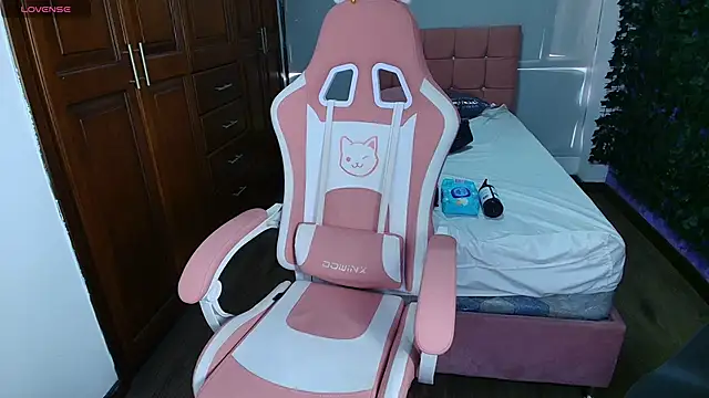 Snapshot of emmars_ chatting on October 23, 2025, 12:15 pm emmars online show from October 23, 2025, 12:15 pm