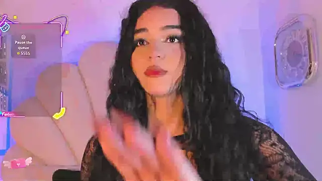 Summer walkerr online show from November 14, 2025, 1:04 pm