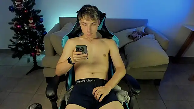 Snapshot of marcusmit chatting on December 20, 2024, 12:19 am marcusmit online show from December 20, 2024, 12:19 am