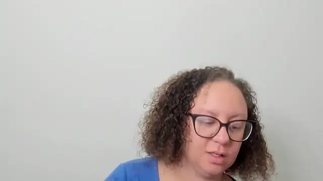 Snapshot of Paisleehaze chatting on October 3, 2025, 1:23 pm Paisleehaze online show from October 3, 2025, 1:23 pm