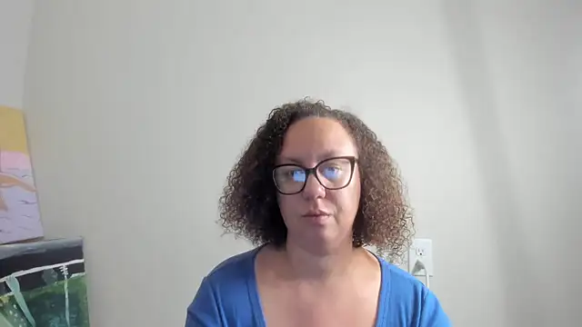 Snapshot of Paisleehaze chatting on October 12, 2025, 10:38 am Paisleehaze online show from October 12, 2025, 10:38 am