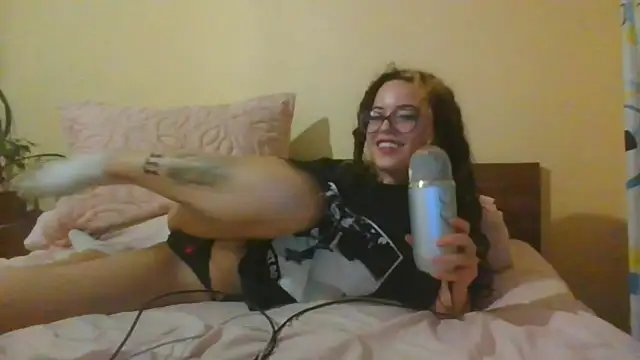 frikigyal online show from February 4, 2025, 2:17 am