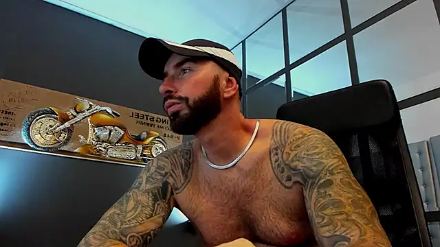 Snapshot of AronGrant chatting on September 20, 2025, 8:41 am AronGrant online show from September 20, 2025, 8:41 am