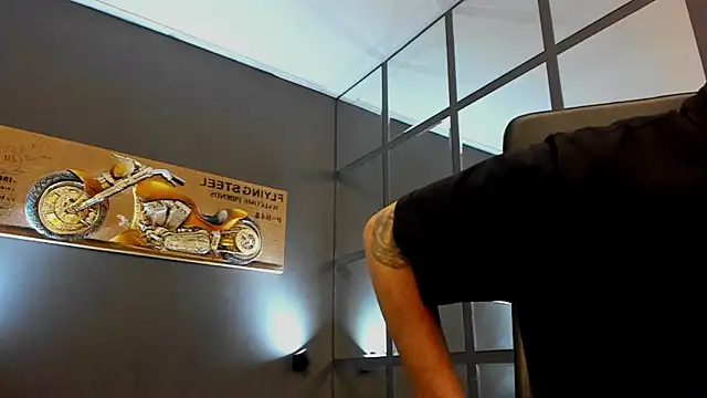 Snapshot of AronGrant chatting on October 1, 2025, 10:09 am AronGrant online show from October 1, 2025, 10:09 am