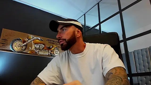 Snapshot of AronGrant chatting on September 25, 2025, 7:58 am AronGrant online show from September 25, 2025, 7:58 am