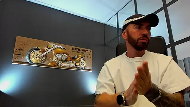 Snapshot of AronGrant chatting on September 22, 2025, 9:59 am AronGrant online show from September 22, 2025, 9:59 am