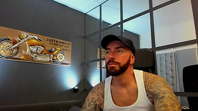 Snapshot of AronGrant chatting on October 8, 2025, 9:11 am AronGrant online show from October 8, 2025, 9:11 am