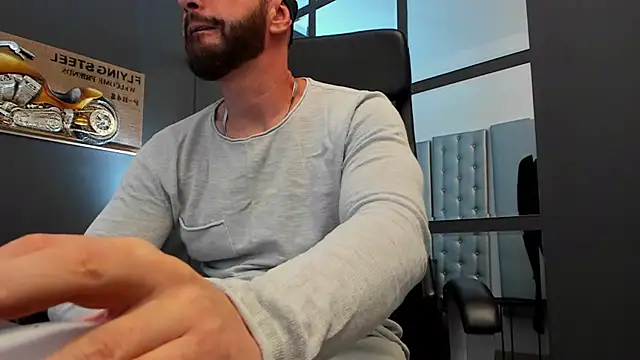 Snapshot of AronGrant chatting on September 19, 2025, 9:57 am AronGrant online show from September 19, 2025, 9:57 am