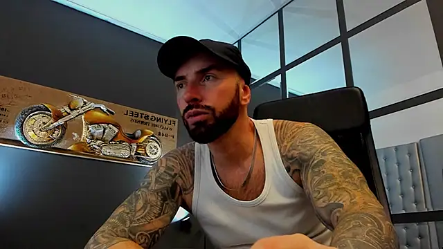 Snapshot of AronGrant chatting on October 29, 2025, 9:41 am AronGrant online show from October 29, 2025, 9:41 am