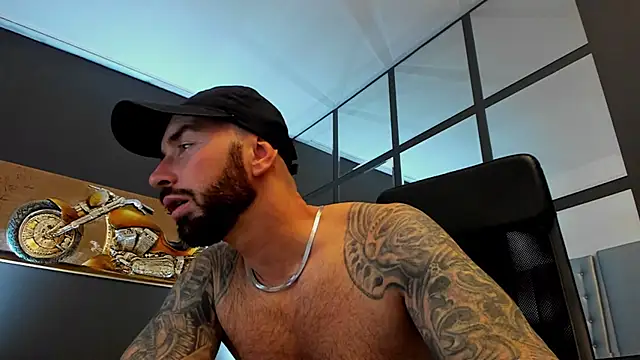 Snapshot of AronGrant chatting on November 25, 2025, 9:53 am AronGrant online show from November 25, 2025, 9:53 am