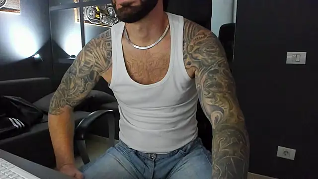 Snapshot of AronGrant chatting on November 6, 2025, 10:19 am AronGrant online show from November 6, 2025, 10:19 am