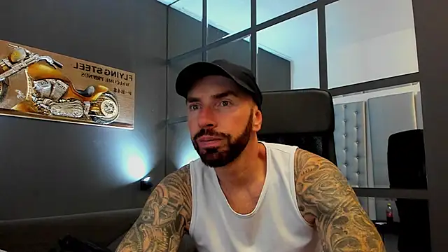 Snapshot of AronGrant chatting on October 6, 2025, 8:26 am AronGrant online show from October 6, 2025, 8:26 am