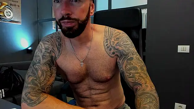 Snapshot of AronGrant chatting on July 17, 2026, 8:33 am AronGrant online show from July 17, 2026, 8:33 am