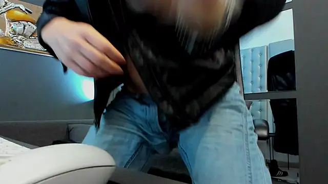 AronGrant online show from December 17, 2025, 9:14 am