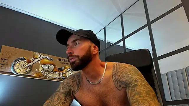 Snapshot of AronGrant chatting on September 15, 2025, 10:05 am AronGrant online show from September 15, 2025, 10:05 am