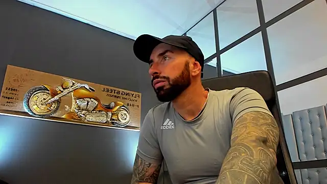 Snapshot of AronGrant chatting on November 16, 2025, 10:20 am AronGrant online show from November 16, 2025, 10:20 am