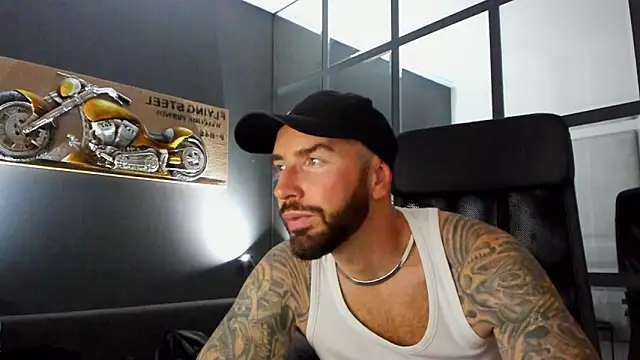 Snapshot of AronGrant chatting on November 11, 2025, 10:43 am AronGrant online show from November 11, 2025, 10:43 am