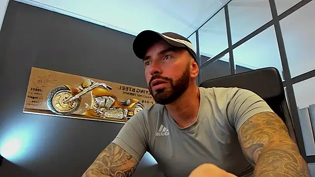 Snapshot of AronGrant chatting on September 26, 2025, 10:44 am AronGrant online show from September 26, 2025, 10:44 am