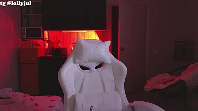 doll lol  online show from September 23, 2025, 7:10 pm