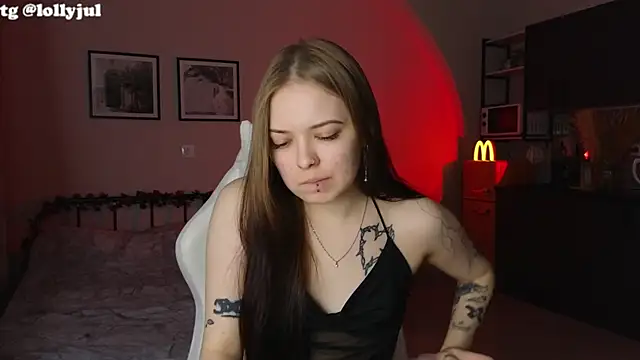 doll lol  online show from September 11, 2025, 7:25 pm