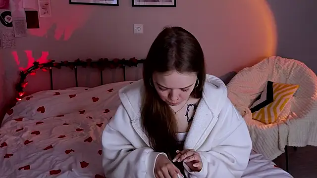 doll lol  online show from April 24, 2026, 9:28 pm