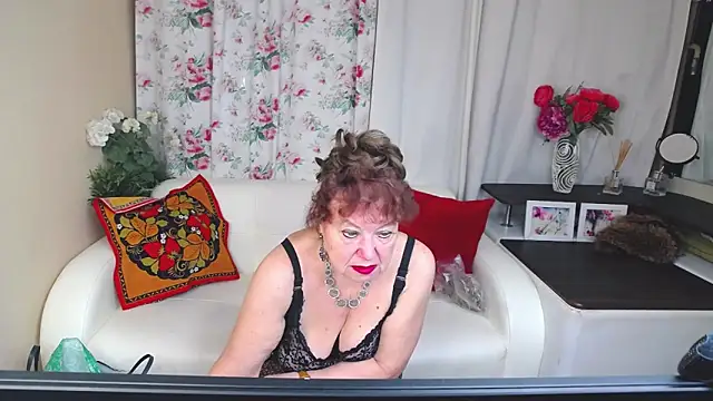 YourHotGranny online show from December 22, 2025, 12:27 pm