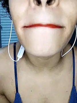 Snapshot of Su_Duarte_1 chatting on November 13, 2025, 2:15 am Su Duarte 1 online show from November 13, 2025, 2:15 am