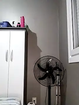 Snapshot of Su_Duarte_1 chatting on October 27, 2025, 2:23 am Su Duarte 1 online show from October 27, 2025, 2:23 am