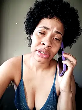 Snapshot of Su_Duarte_1 chatting on December 4, 2025, 8:08 pm Su Duarte 1 online show from December 4, 2025, 8:08 pm