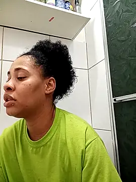 Snapshot of Su_Duarte_1 chatting on December 3, 2025, 2:34 am Su Duarte 1 online show from December 3, 2025, 2:34 am