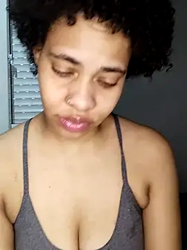 Snapshot of Su_Duarte_1 chatting on November 7, 2025, 9:52 pm Su Duarte 1 online show from November 7, 2025, 9:52 pm