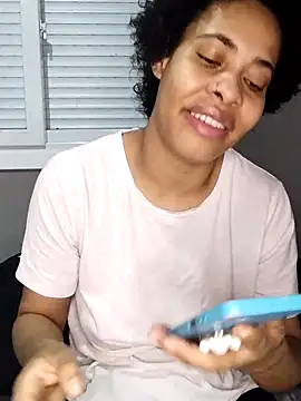 Snapshot of Su_Duarte_1 chatting on November 16, 2025, 1:32 am Su Duarte 1 online show from November 16, 2025, 1:32 am