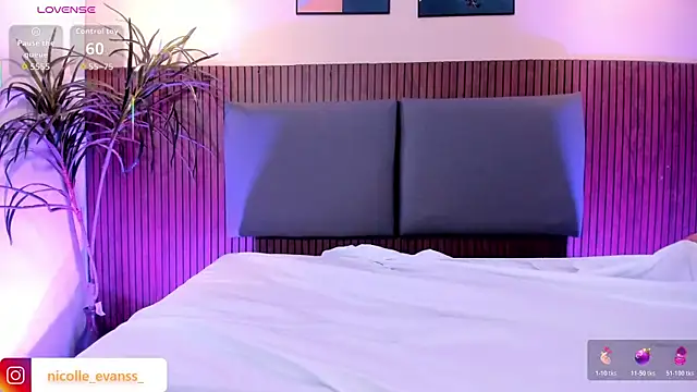 NicolleeEvanss online show from February 12, 2026, 12:49 pm