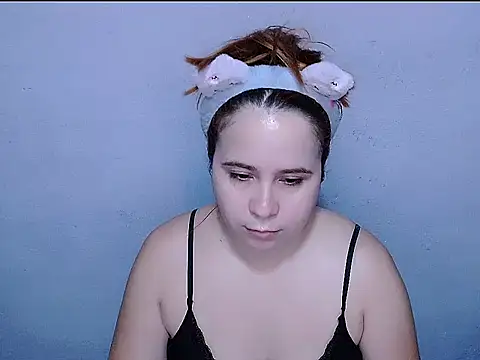 SubLayla01 online show from May 13, 2026, 6:26 pm