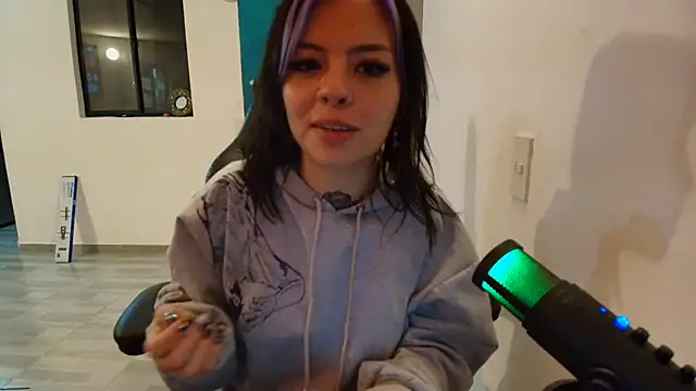 Alicia Ortiiz online show from January 31, 2025, 1:54 am