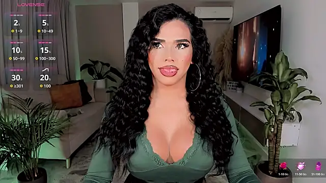 Snapshot of Franciis_4u chatting on July 15, 2026, 7:04 am Franciis 4u online show from July 15, 2026, 7:04 am