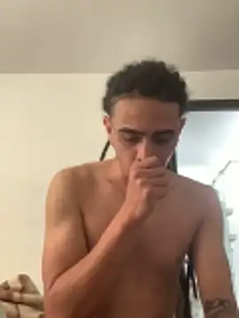 Snapshot of JovenDesobediente chatting on November 17, 2025, 6:12 pm JovenDesobediente online show from November 17, 2025, 6:12 pm