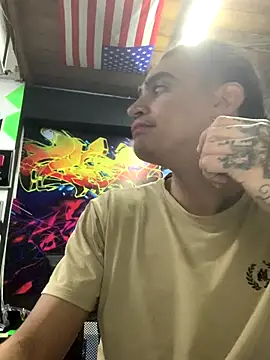 Snapshot of JovenDesobediente chatting on December 16, 2025, 11:31 pm JovenDesobediente online show from December 16, 2025, 11:31 pm