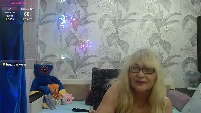 CamDiva113 online show from January 14, 2026, 2:48 am